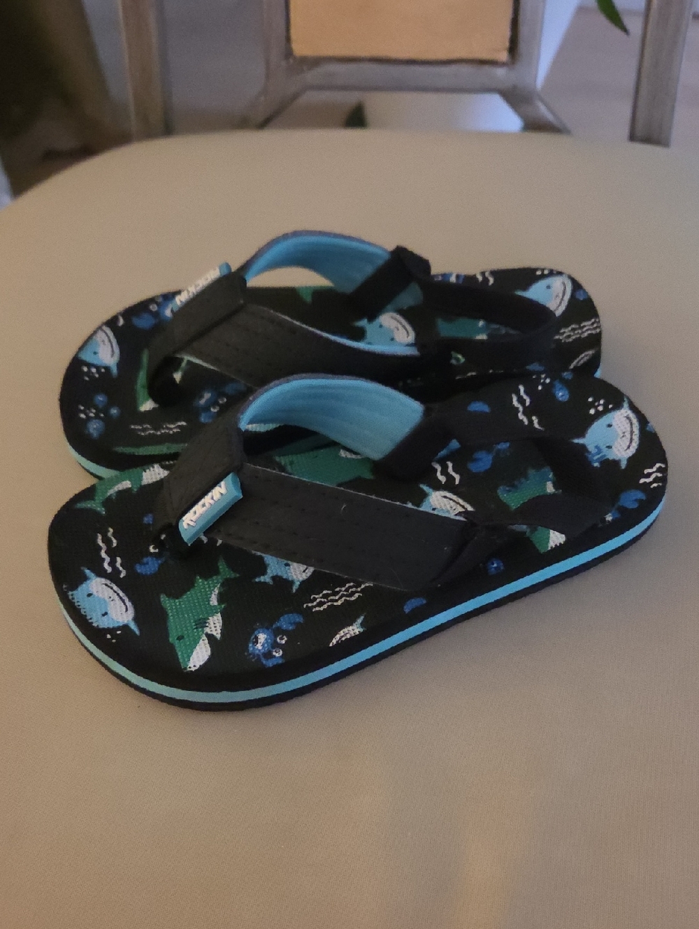 Kid's Shark Print Black & Blue Flip-Flops ❤️